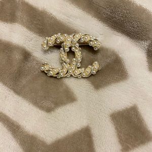 Authentic Chanel Pearl  Broach!